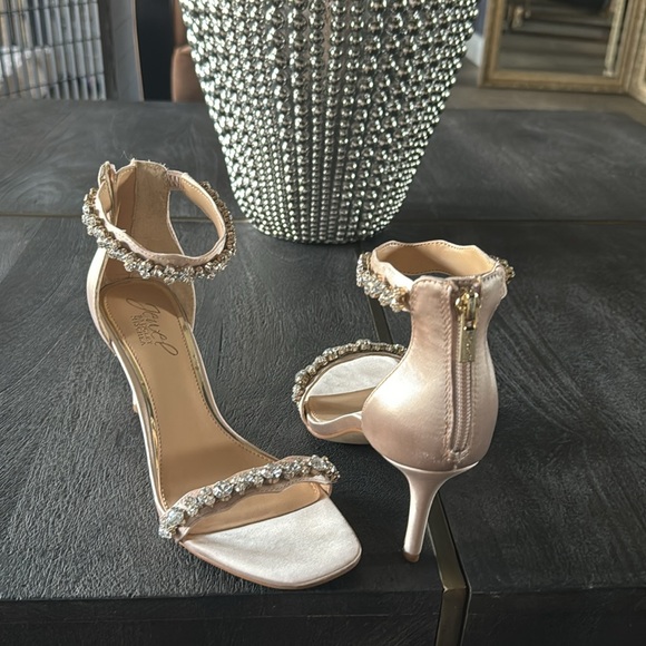 Champagne satin heels adorned with open-toed rhinestones. Bridal or Gala - Picture 7 of 9